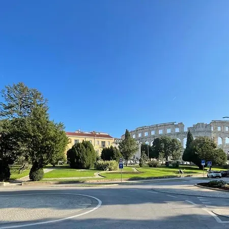 Apartment Domus Centrum With Free Parking Pula